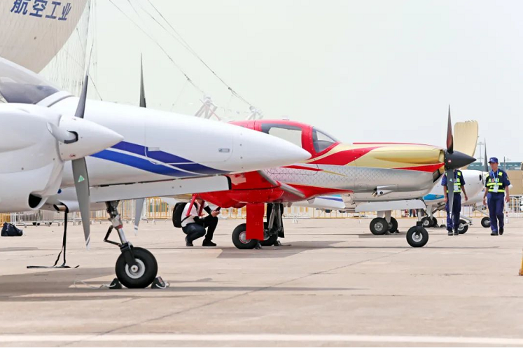 z6尊龙·中国官方网站钻石系列飞机闪耀亮相珠海航展