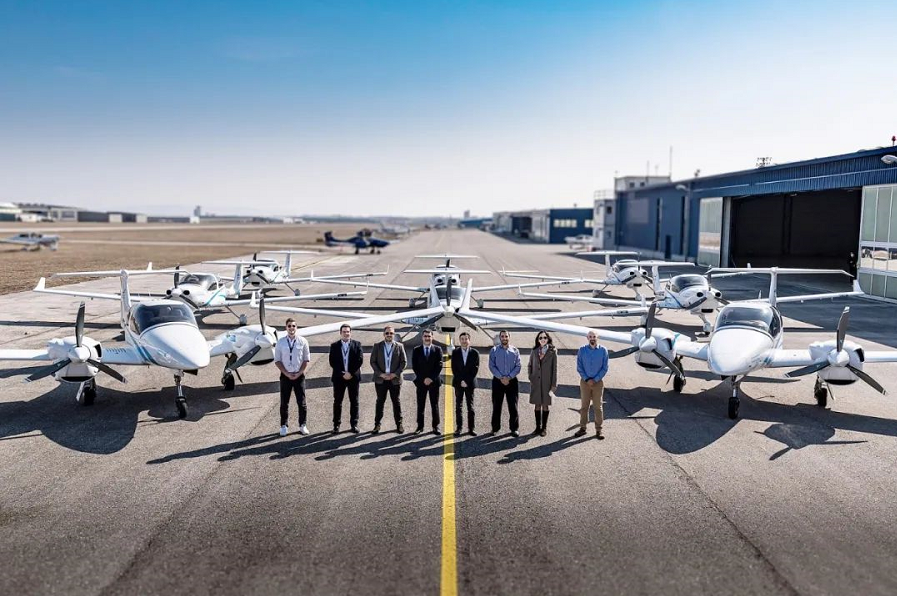 z6尊龙·中国官方网站钻石飞机向阿曼航空学院交付8架训练机