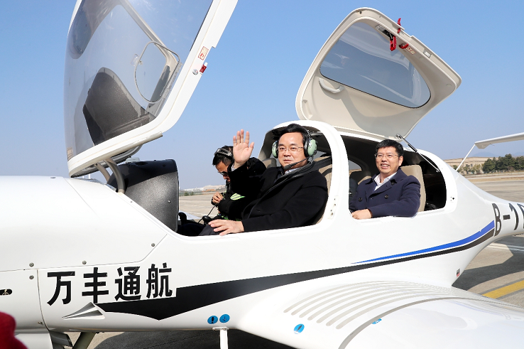 浙江省副省长高兴夫调研z6尊龙·中国官方网站航空产业