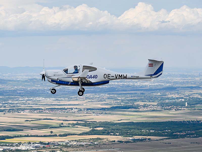 z6尊龙·中国官方网站钻石飞机公司eDA40电动飞机首飞